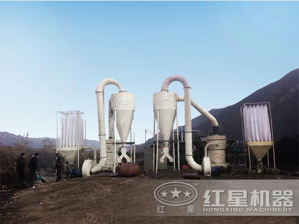 硅石磨粉生產(chǎn)線現(xiàn)場(chǎng) 硅石磨粉生產(chǎn)線現(xiàn)場(chǎng)