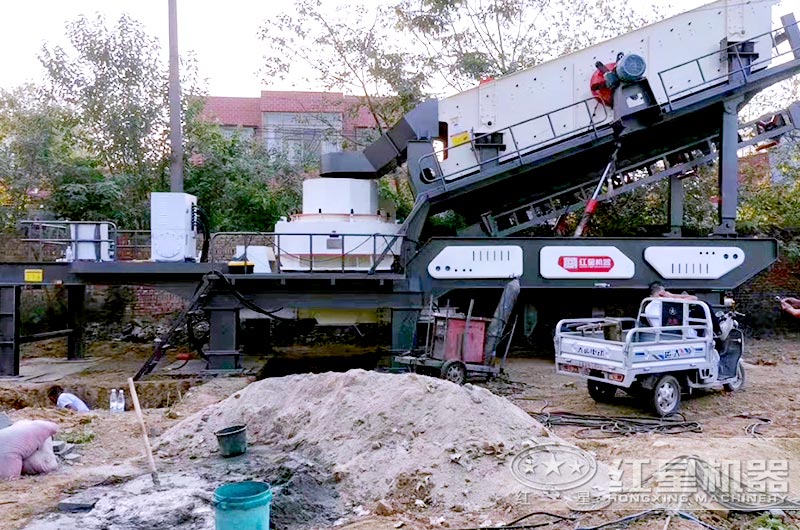 湖南時產(chǎn)200噸移動制砂生產(chǎn)線現(xiàn)場 湖南時產(chǎn)200噸移動制砂生產(chǎn)線現(xiàn)場